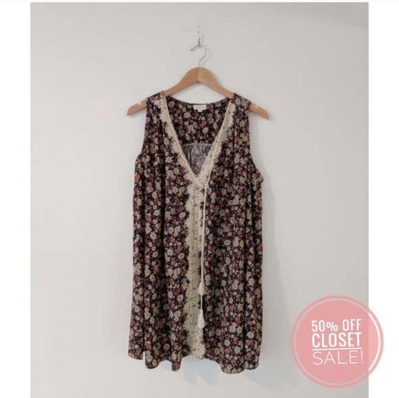 POL Tops - POL Embroidered Floral Tunic Top